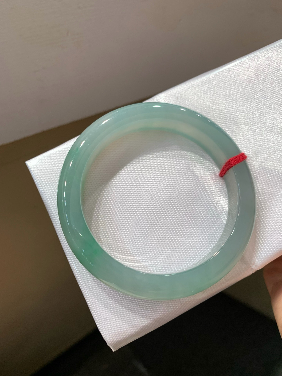 尺寸54.6/10.9/8.8  糯冰手镯
种好水润