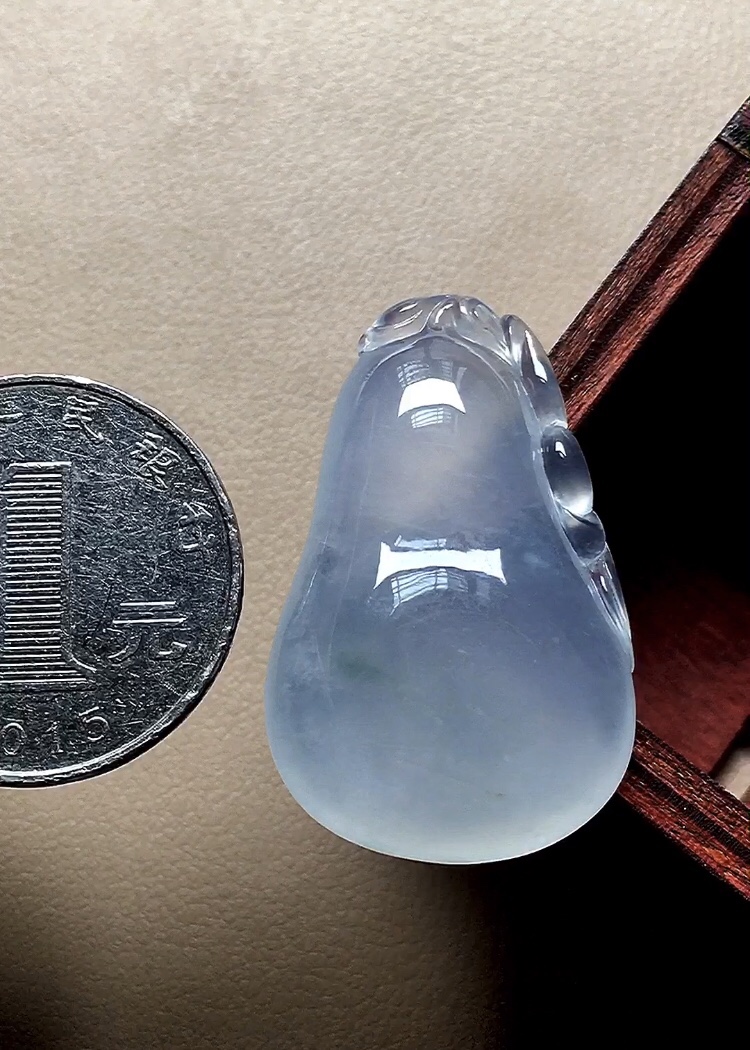 ️ 冰种飘花福瓜 飘花十分漂亮，底子水润起胶，无裂尺寸35.5*22*7.5