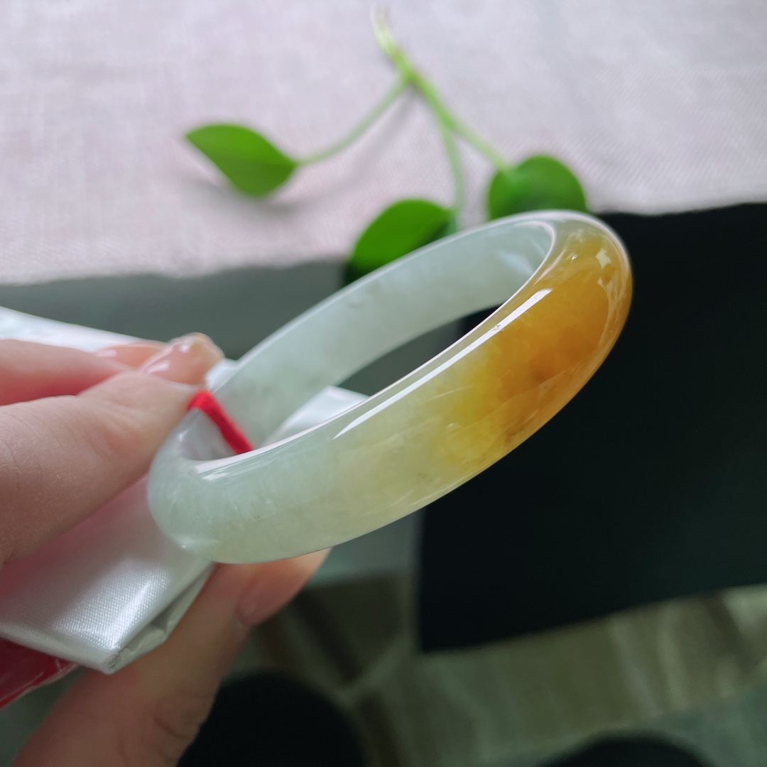 55/12.2/7.6黄翡正圈，水润细腻，东方霞色，伴你阅尽千帆，依旧温润如初，无裂，ss50652a