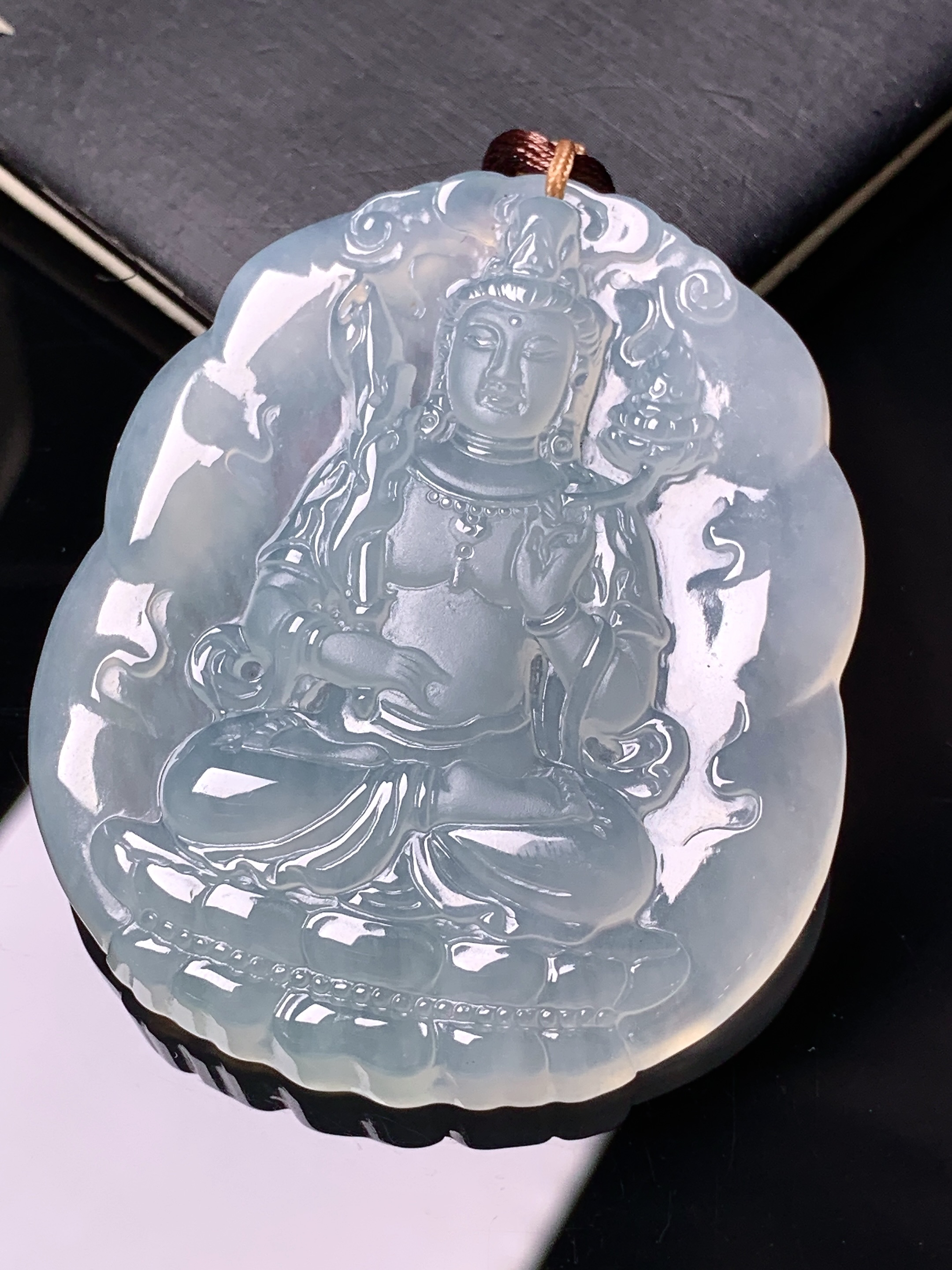 冰种度母观音菩萨吊坠 玉质细腻 色泽艳丽清新 整体尺寸50.6*42.6*6 b2