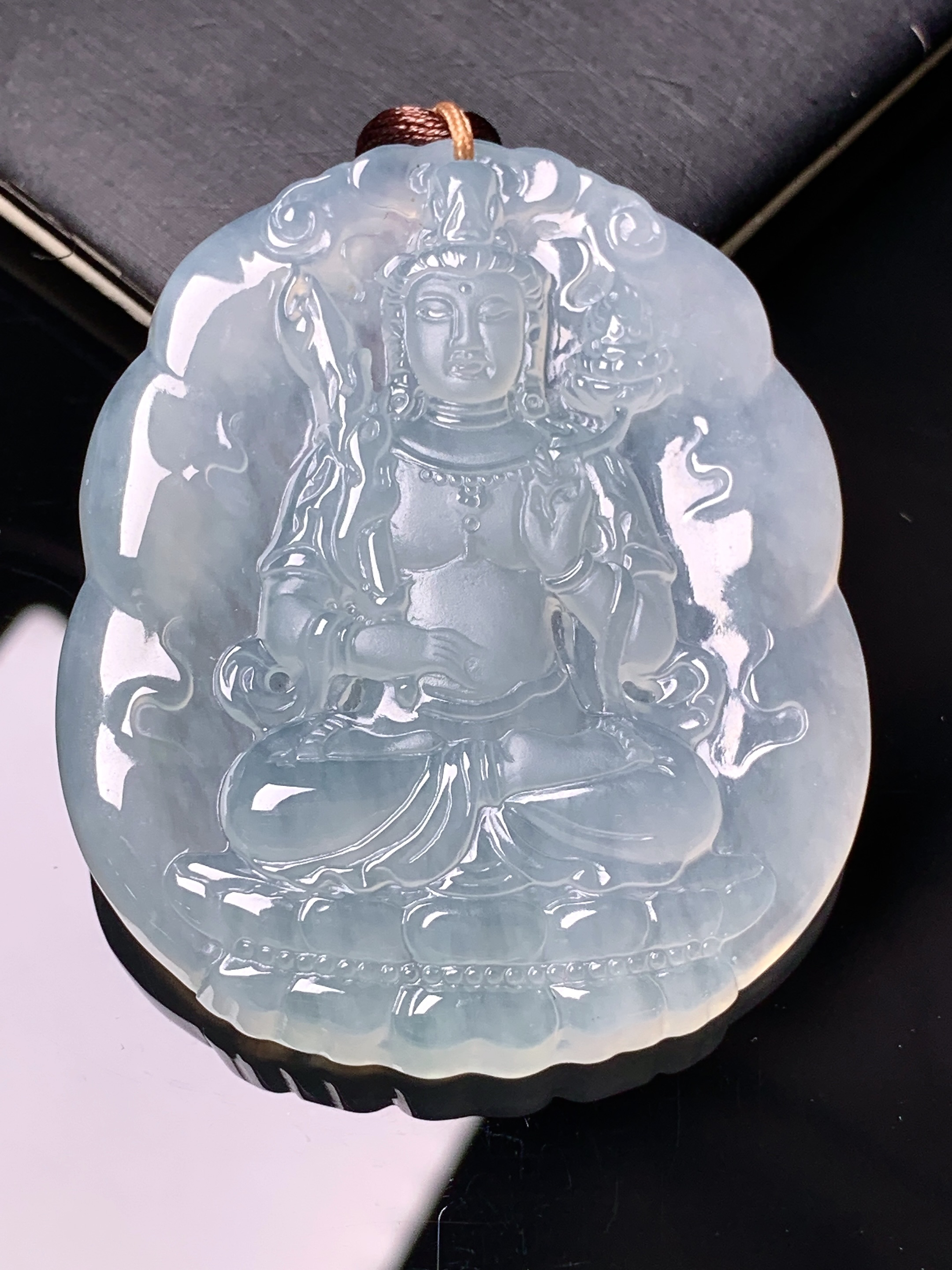 冰种度母观音菩萨吊坠 玉质细腻 色泽艳丽清新 整体尺寸50.6*42.6*6 b2