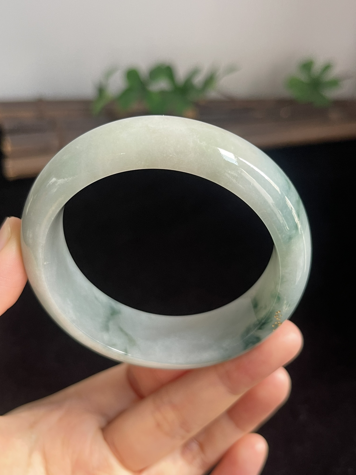 正圈54.8圈口，翡翠糯化种飘绿手镯