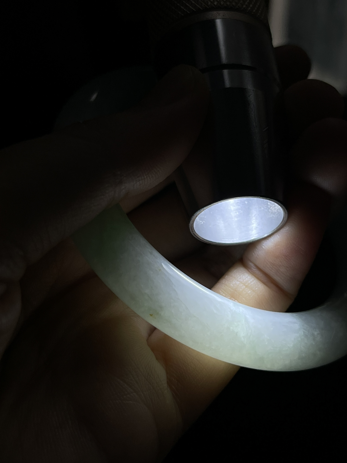 圈口54，冰糯种浅绿色飘花翡翠手镯