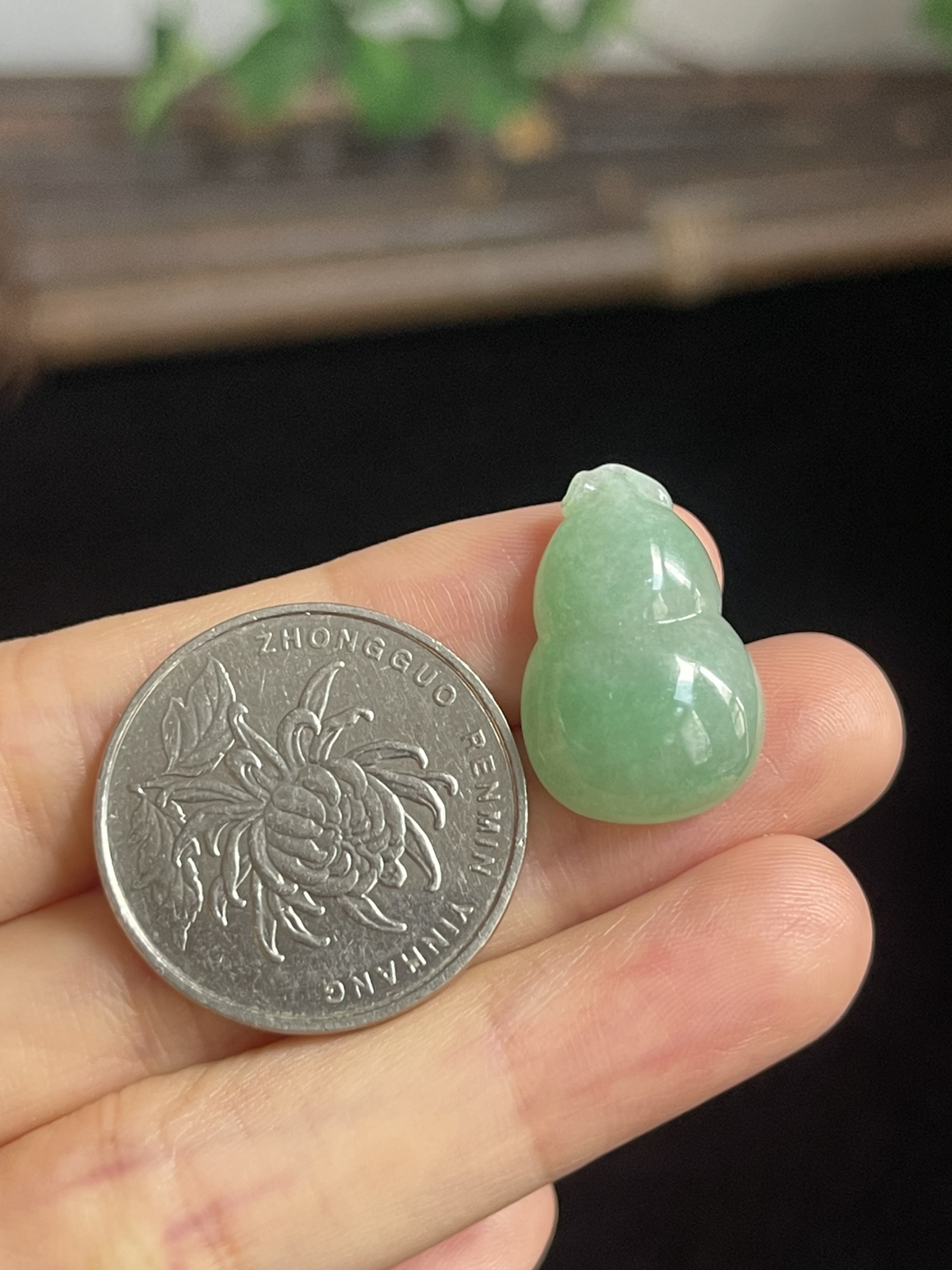 翡翠糯化种浅绿色葫芦挂件