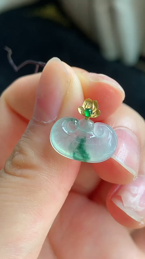 ️天然翡翠，飘花如意，18k金无裂，尺寸10-15-3 xf75