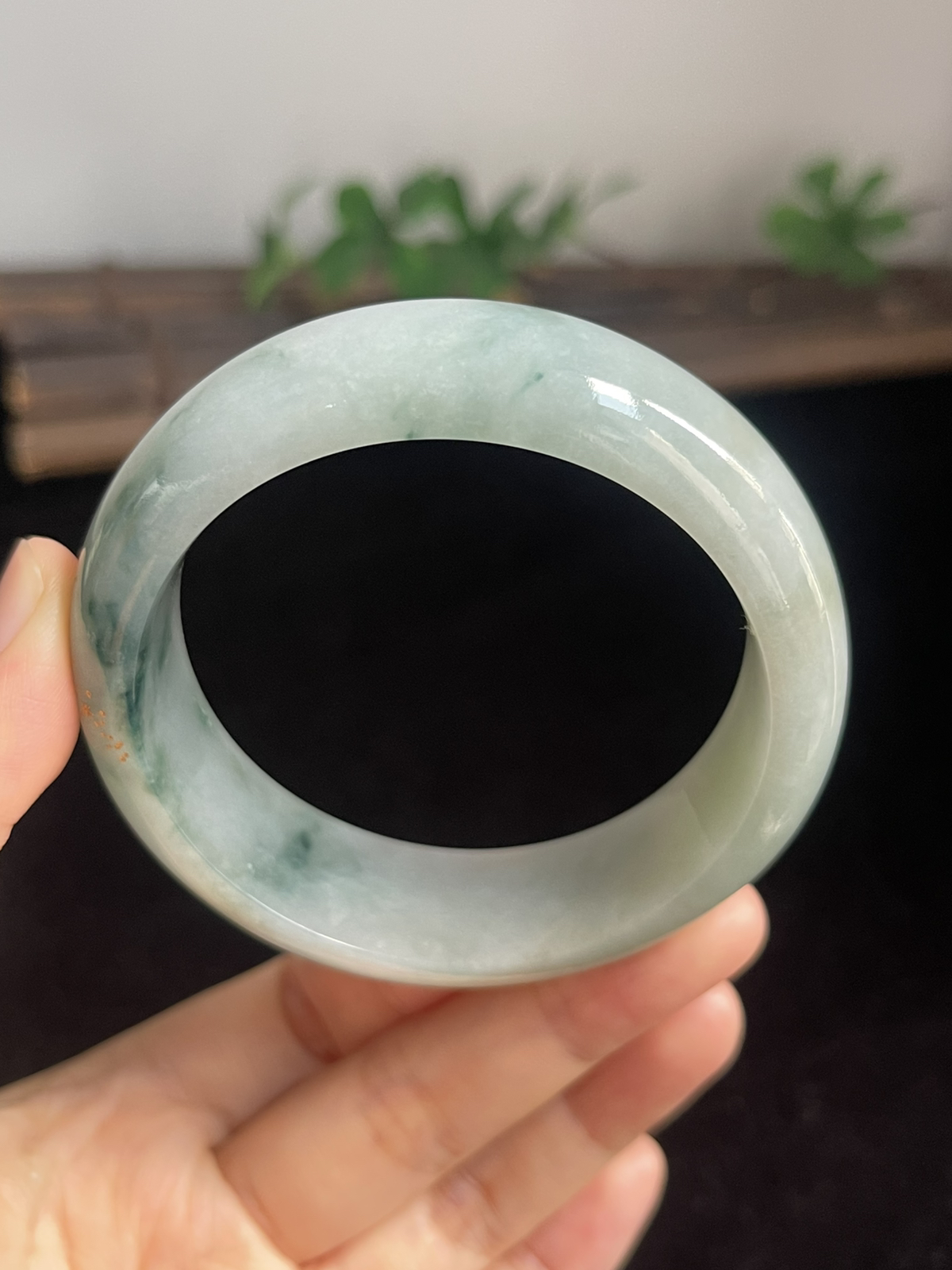 正圈54.8圈口，翡翠糯化种飘绿手镯