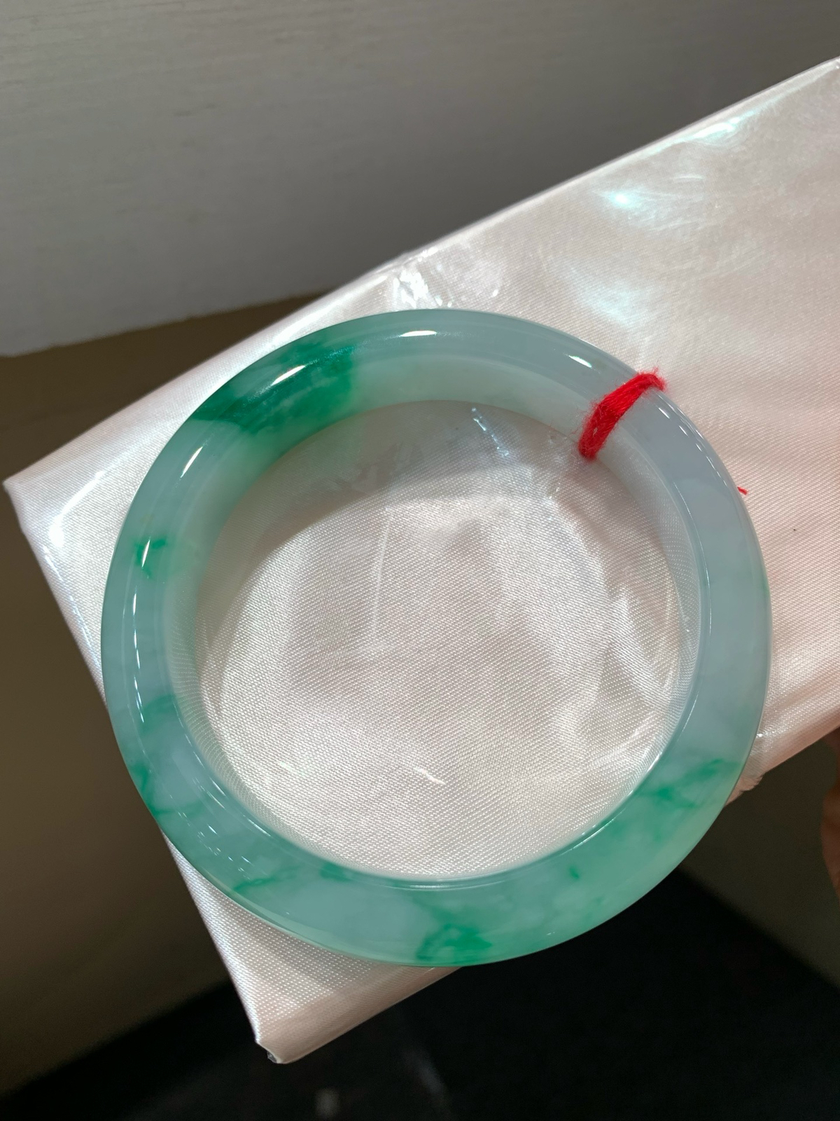 尺寸58.7/13.3/9.2mm带色手镯
水润细腻 清新甜美