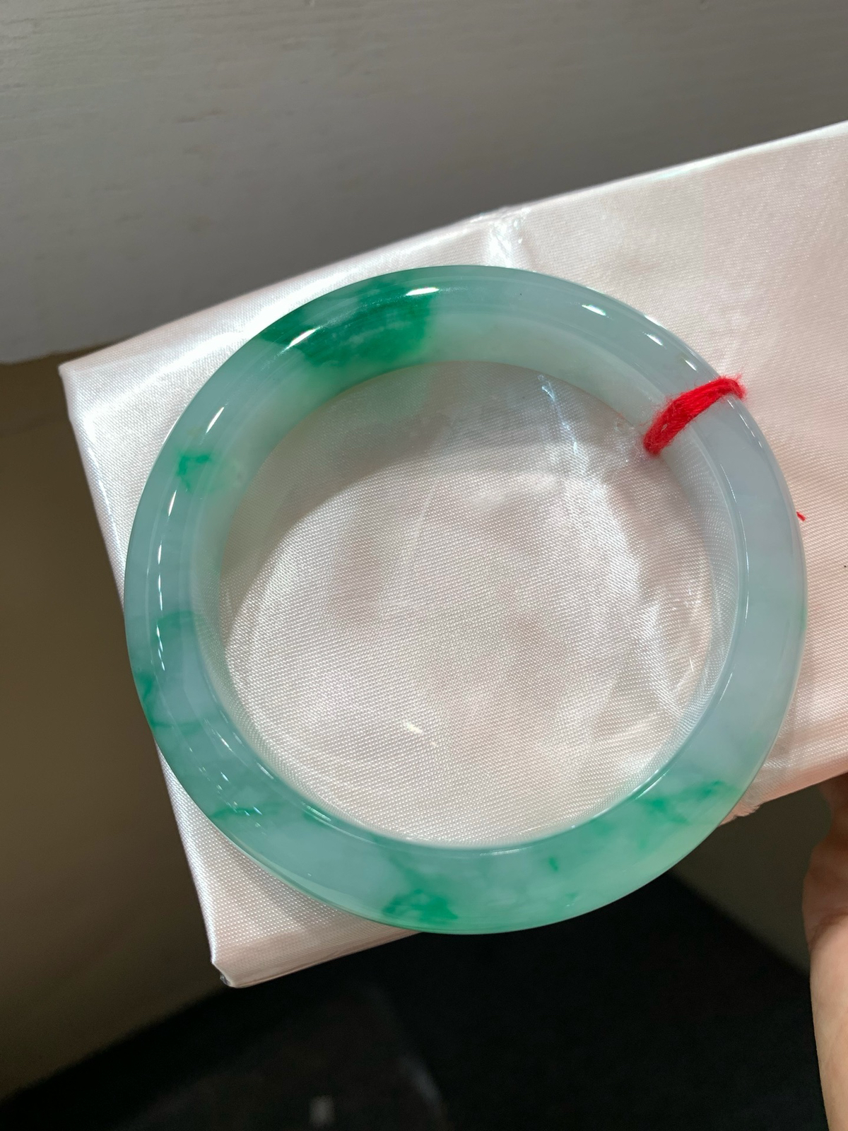 尺寸58.7/13.3/9.2mm带色手镯
水润细腻 清新甜美