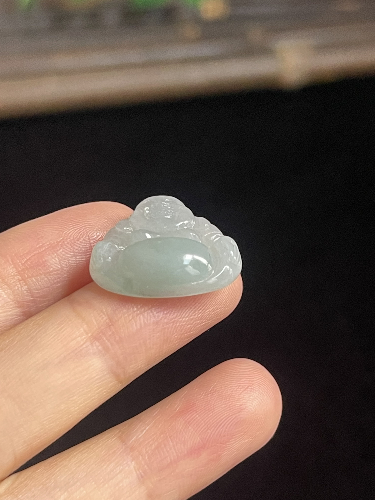 翡翠糯化种白色吊坠