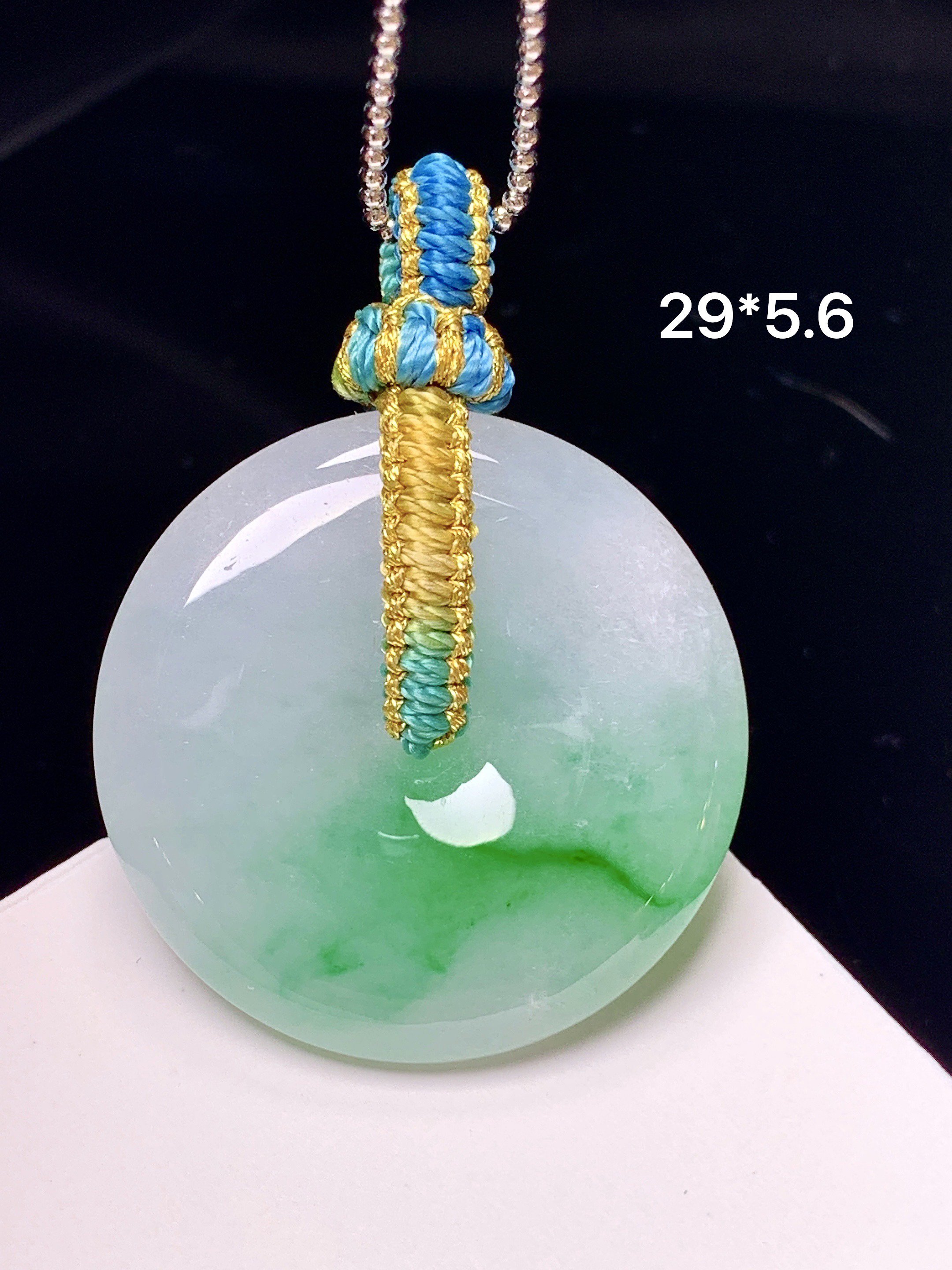 飘绿平安扣吊坠 玉质细腻 色泽艳丽清新 整体尺寸29*5.6 j1