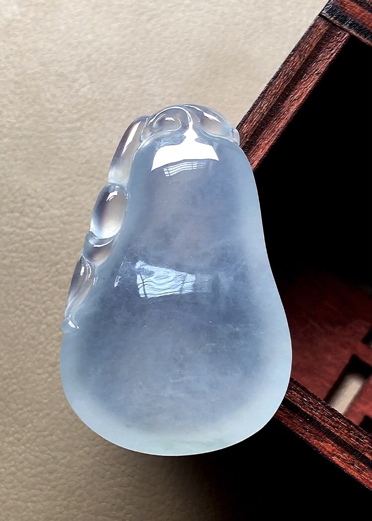 ️ 冰种飘花福瓜 飘花十分漂亮，底子水润起胶，无裂尺寸35.5*22*7.5