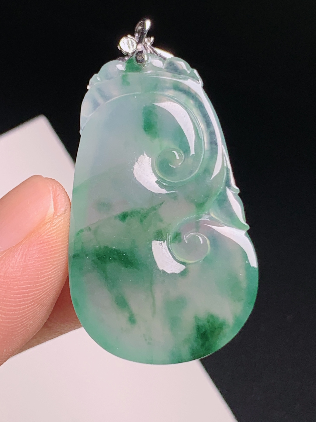 飘花如意吊坠，飘花如烟意境唯美，18K银钻精工镶嵌 裸石38.6-22.1-5.1 整体45.2 08