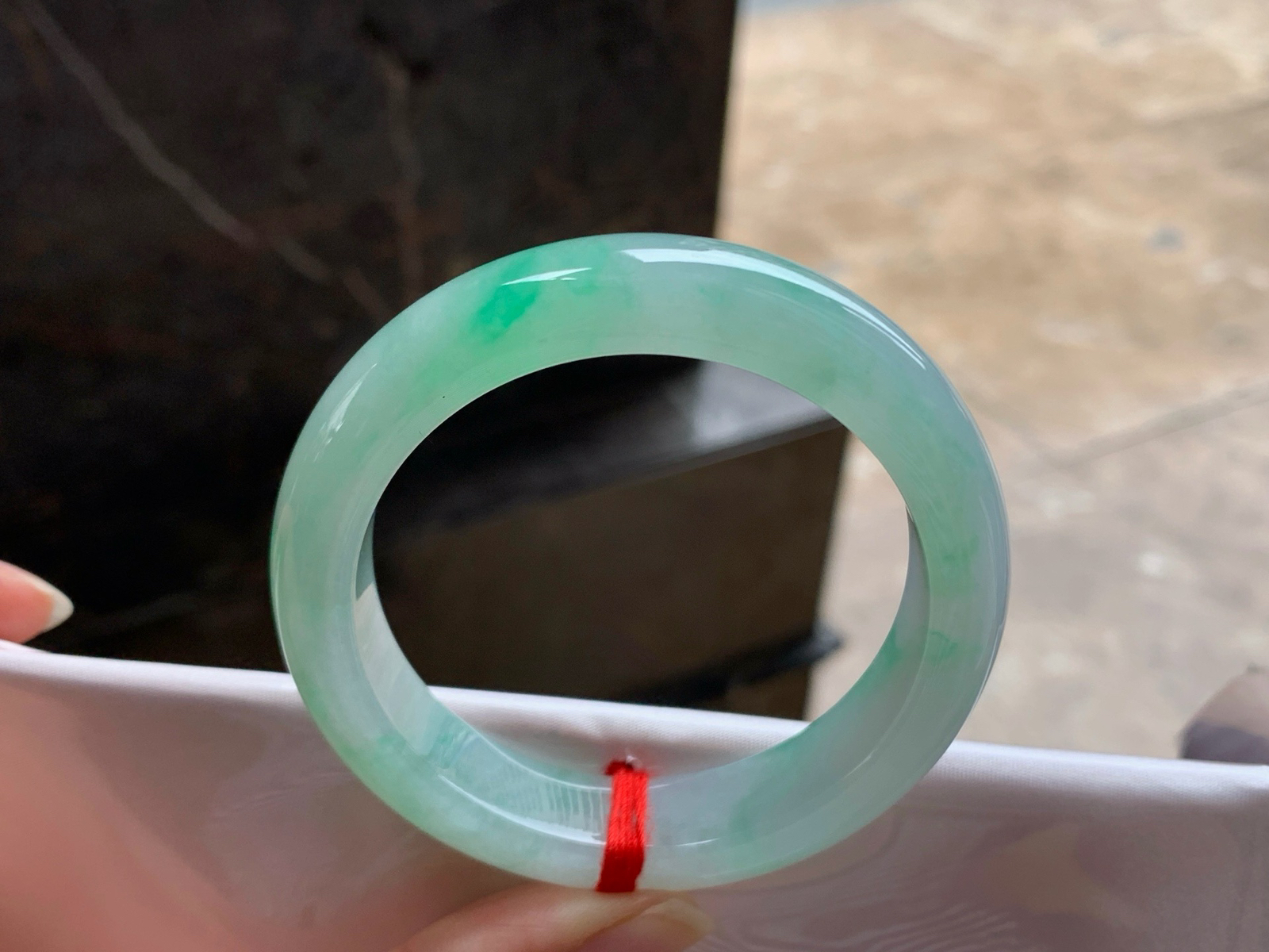 52.5-12.7-8.7mm
飘绿手镯^_^色阳 清新细腻