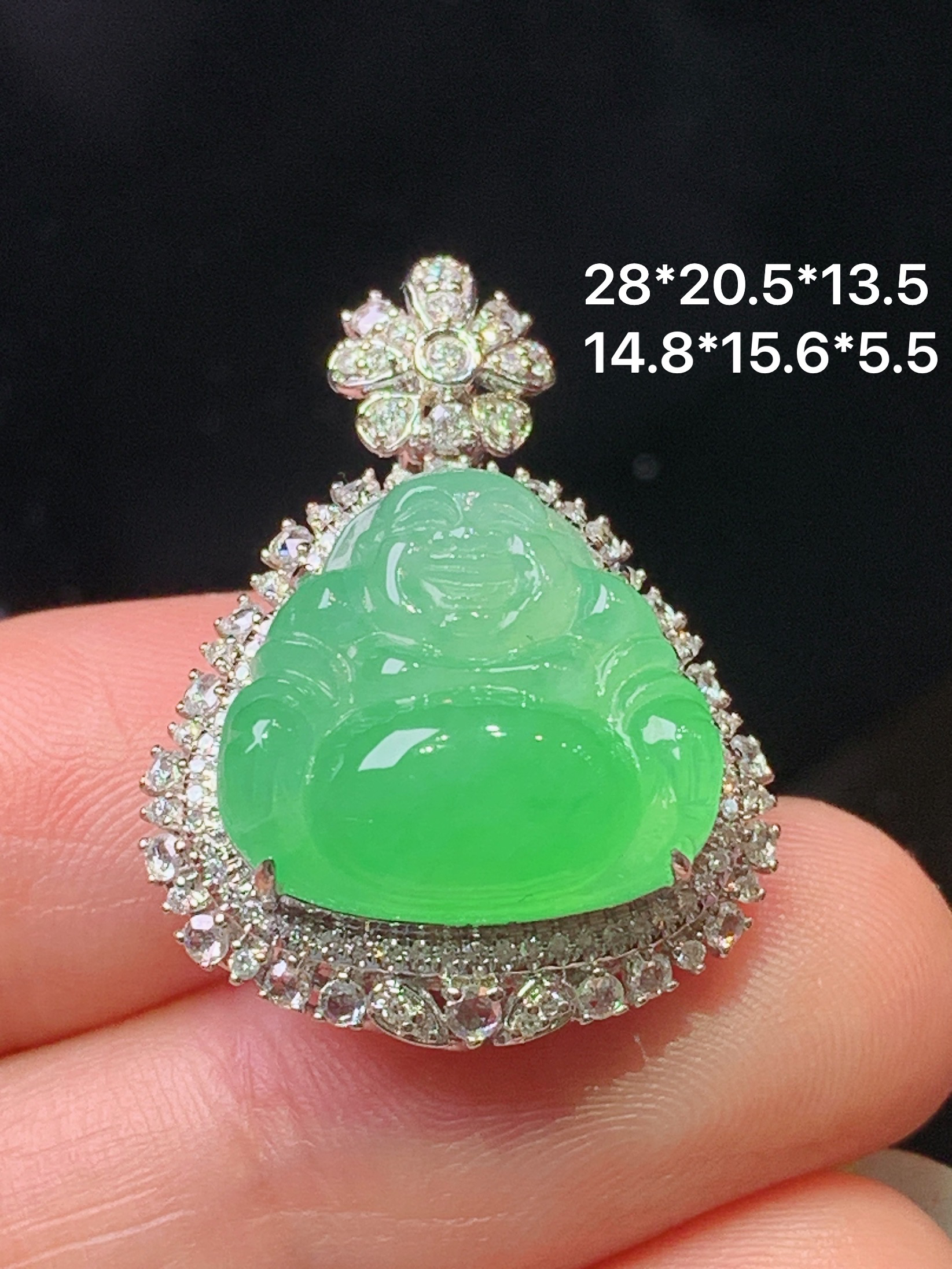 18k金钻镶嵌阳绿佛公吊坠 玉质细腻 色泽艳丽清新 整体尺寸28*20.5*13.5 k1