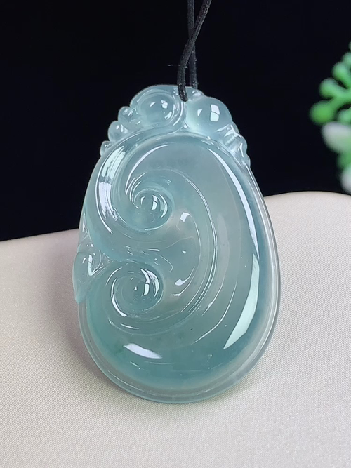 冰蓝水如意，无裂，尺寸36.3*22*3.7mm，Q06apt
