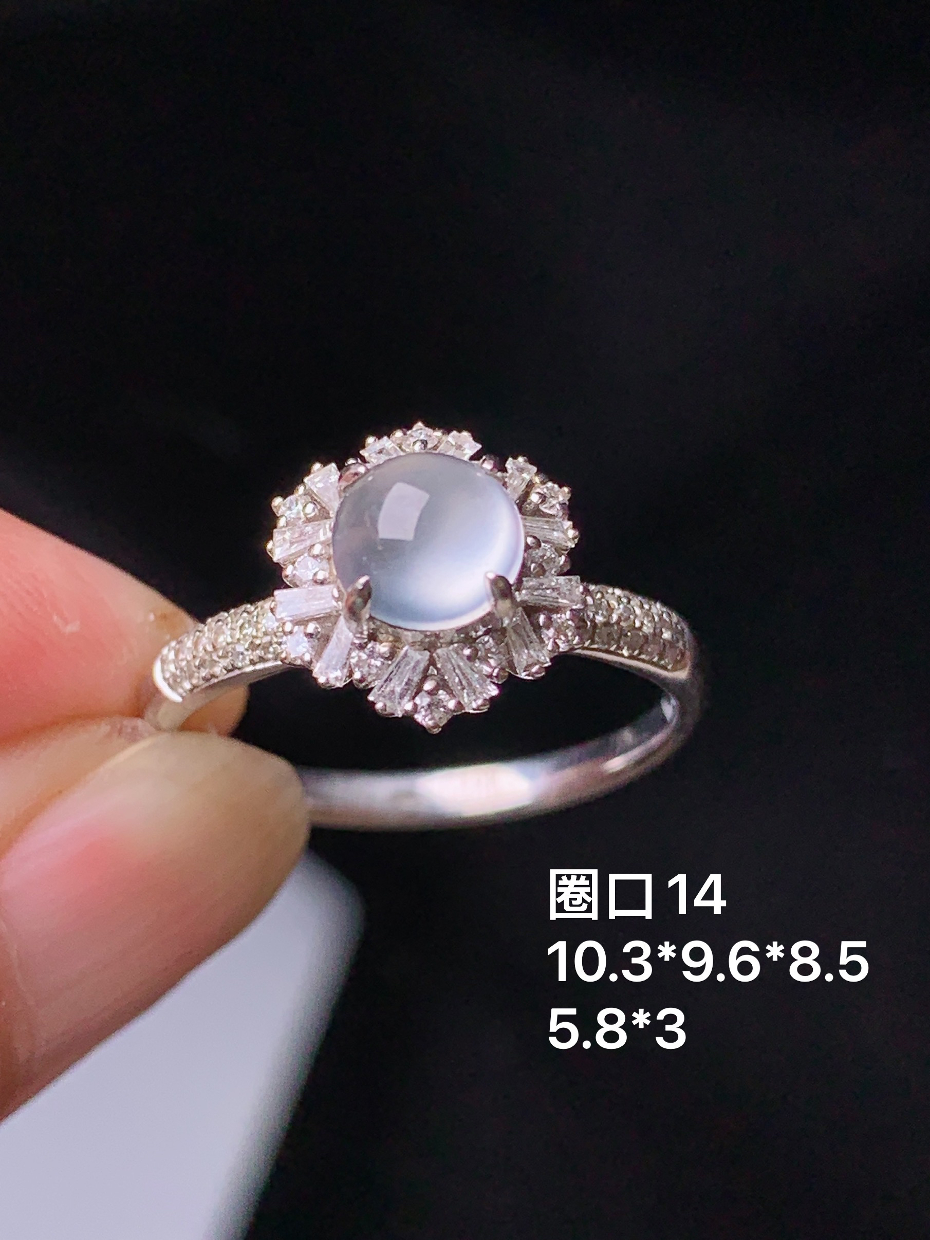 18k金钻镶嵌冰种蛋面戒指 玉质细腻 色泽艳丽清新 圈口14 整体尺寸10.3*9.6*8.5 y9