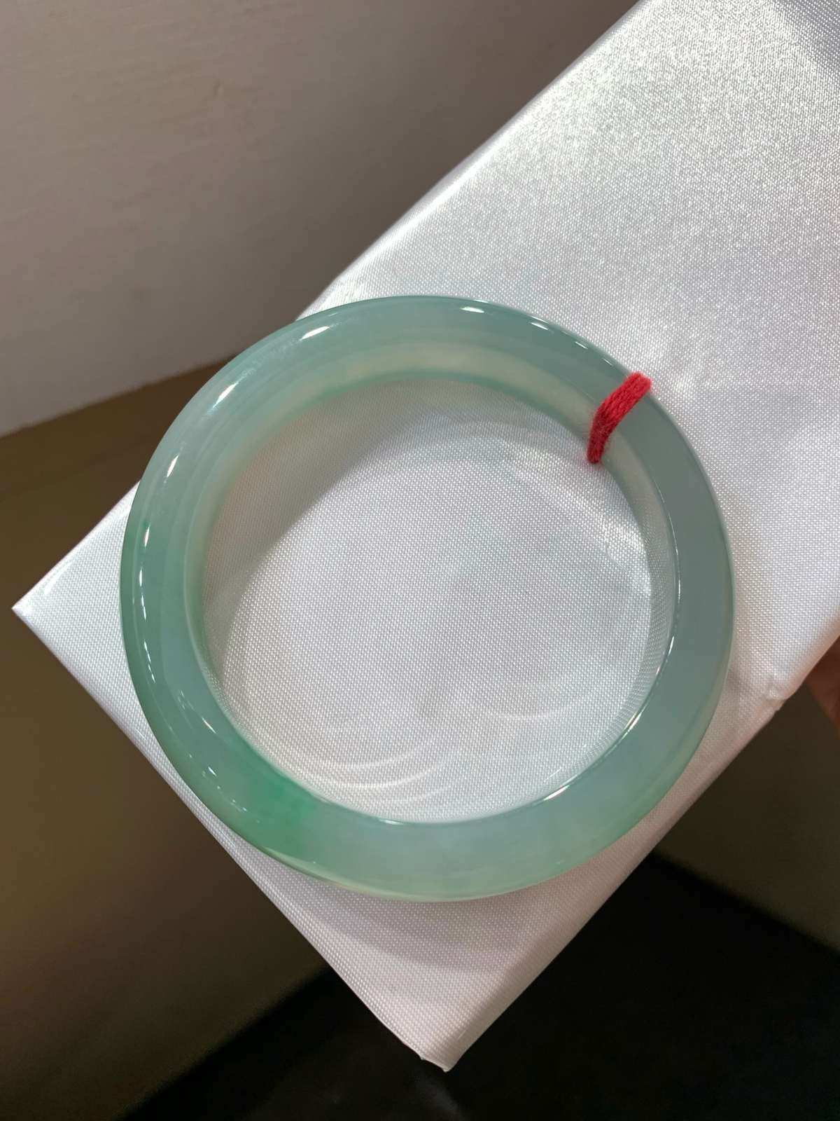 尺寸54.6/10.9/8.8  糯冰手镯
种好水润