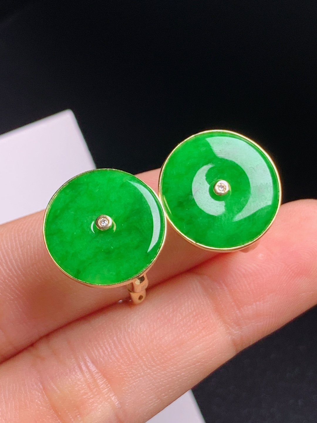 满绿平安扣耳扣，浓艳正阳绿简约显贵