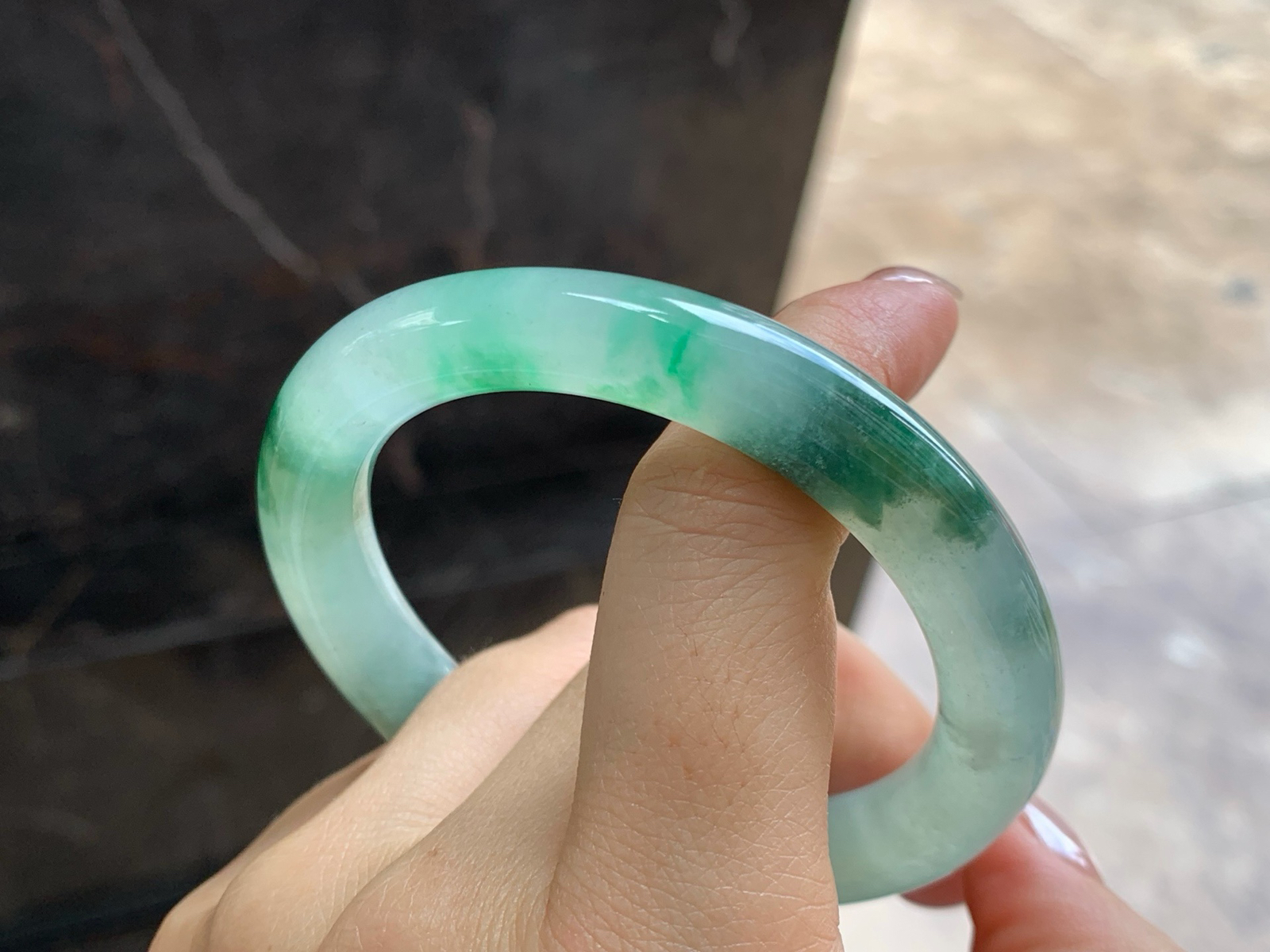53-9.7
冰种飘绿花圆条手镯^_^种水好