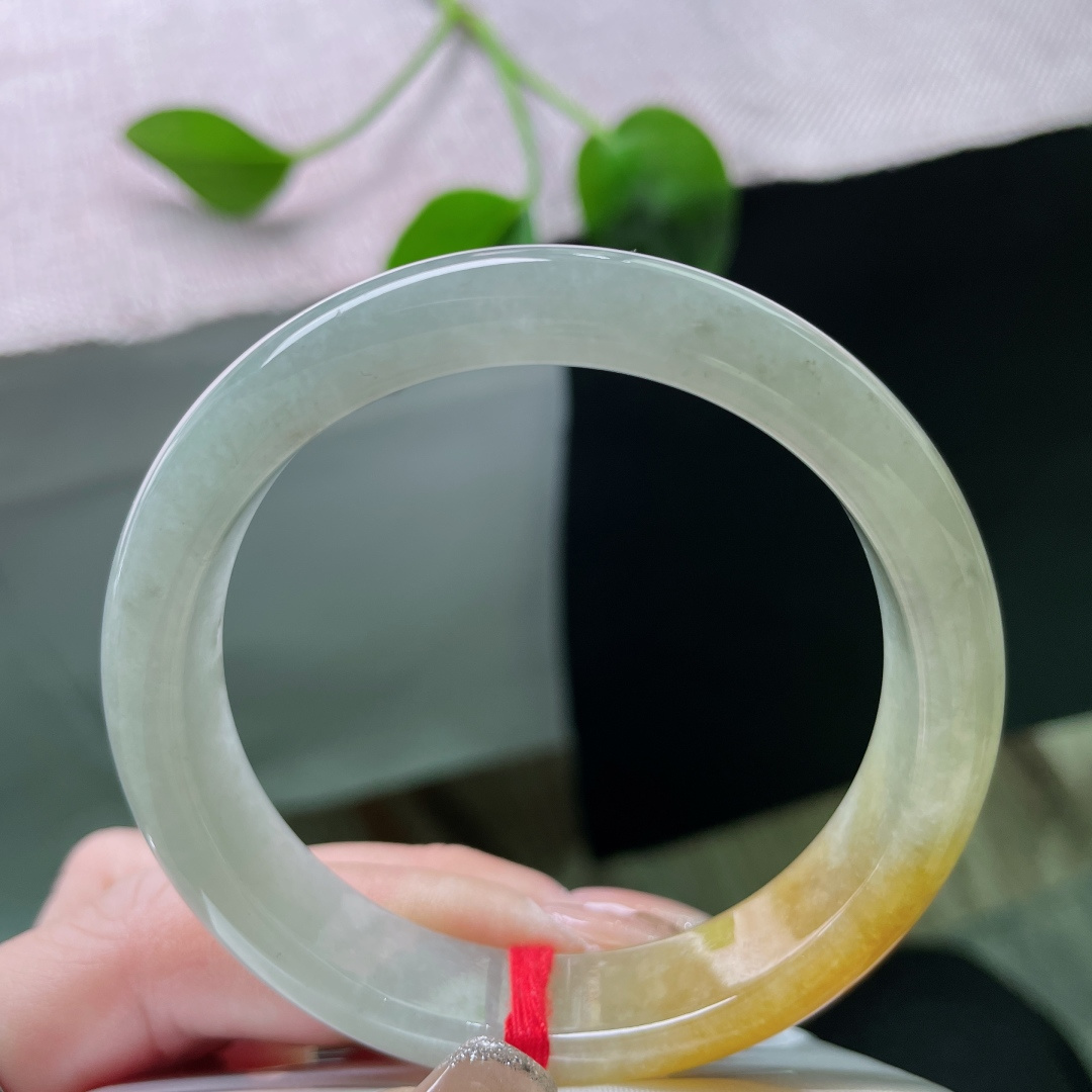 55/12.2/7.6黄翡正圈，水润细腻，东方霞色，伴你阅尽千帆，依旧温润如初，无裂，ss50652a