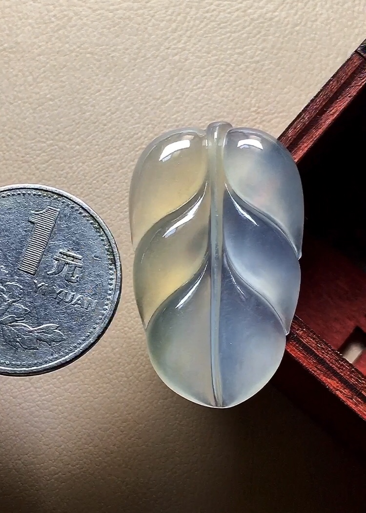 ️ 黄翡叶子 色泽金黄漂亮，荧润起光，无裂尺寸38.3*22.5*4.8