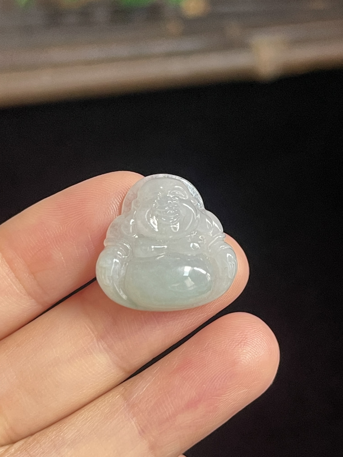 翡翠糯化种白色吊坠