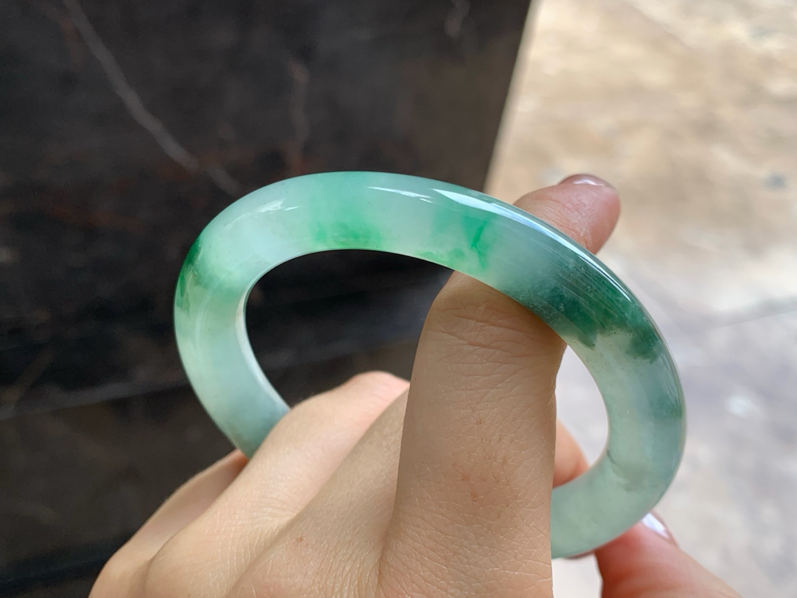 53-9.7
冰种飘绿花圆条手镯^_^种水好