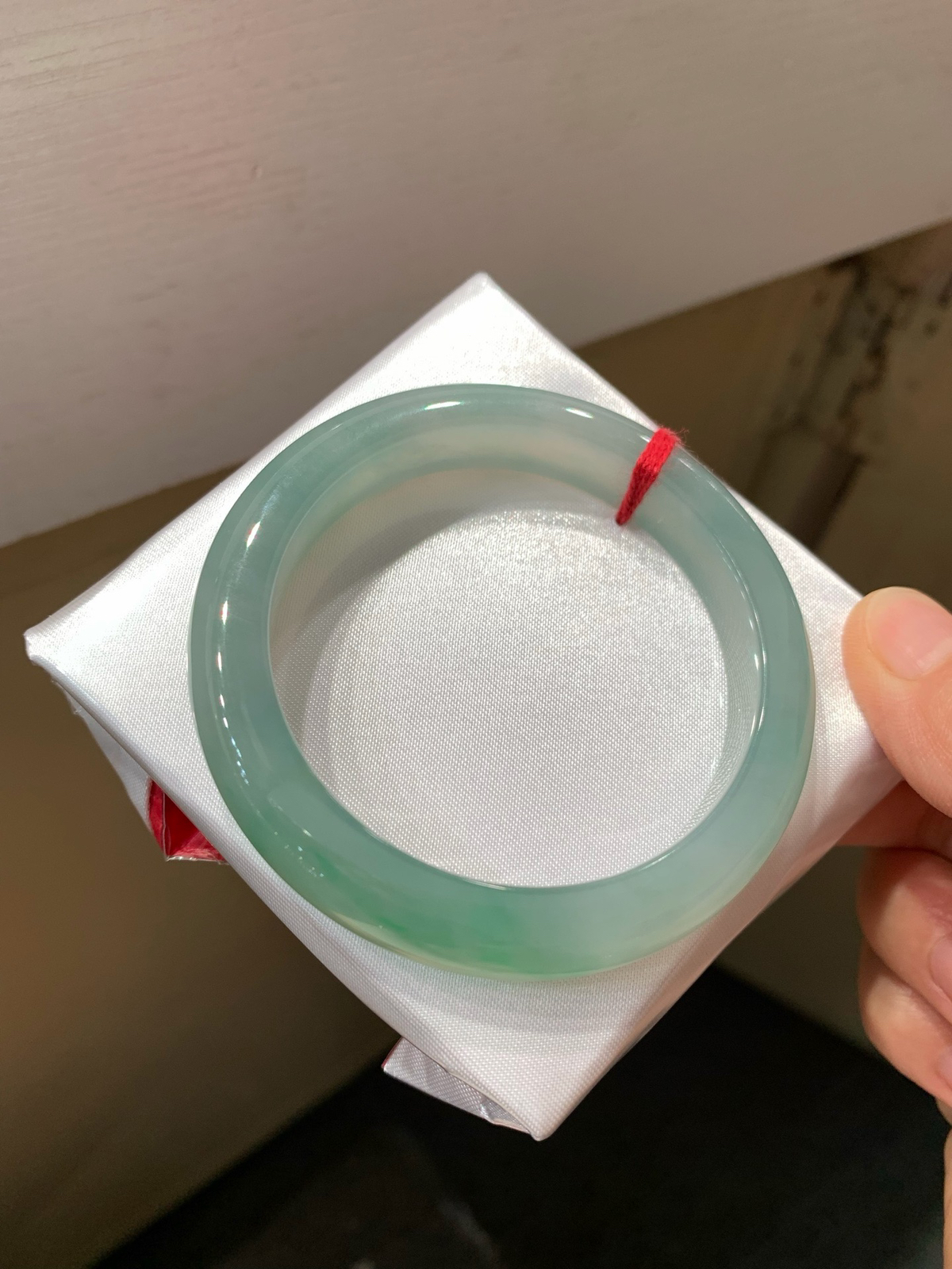 尺寸54.6/10.9/8.8  糯冰手镯
种好水润