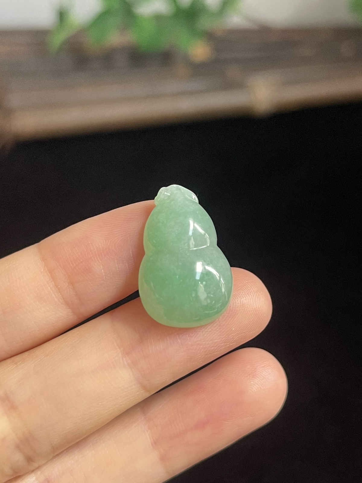 翡翠糯化种浅绿色葫芦挂件