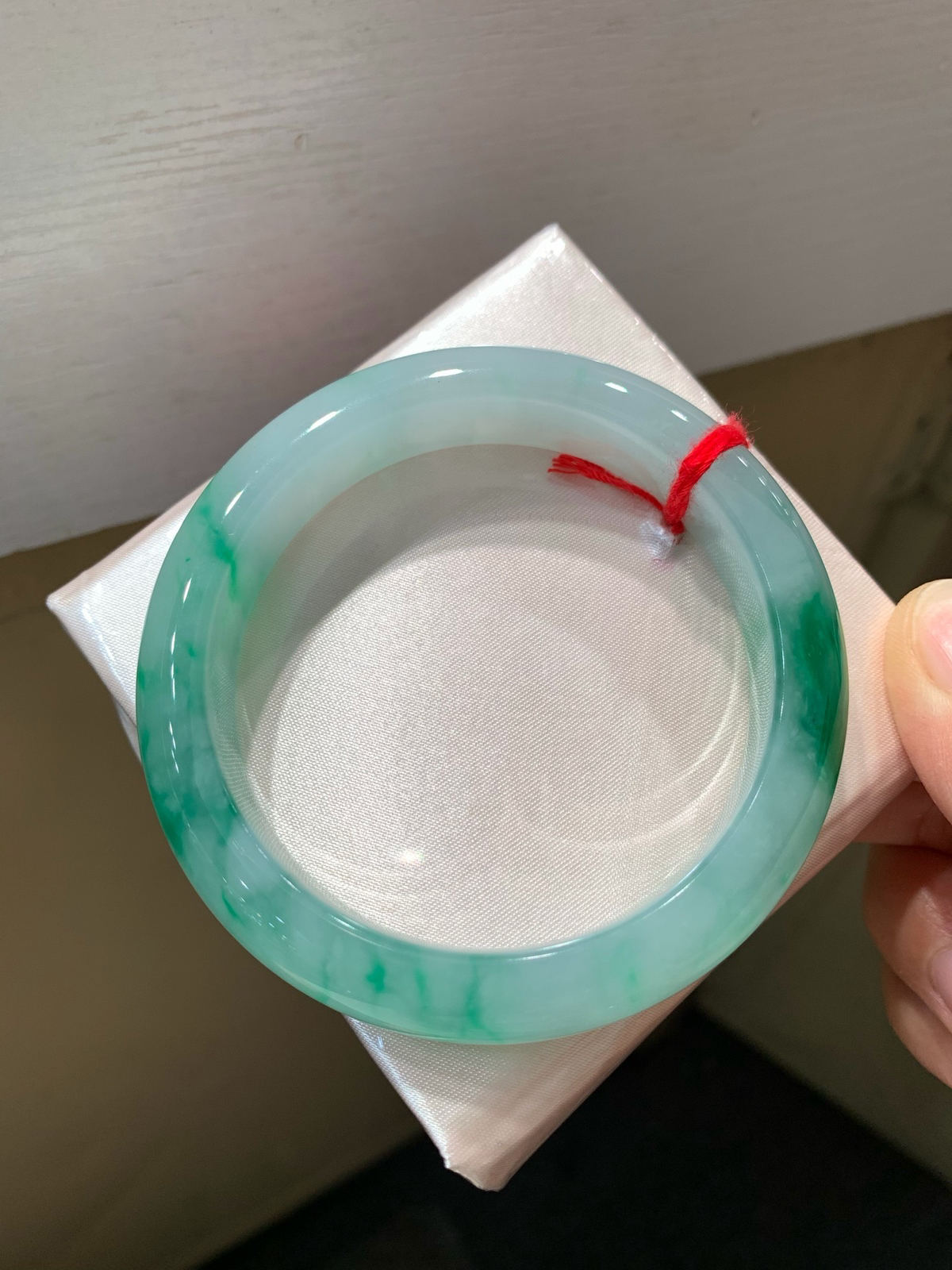 尺寸58.7/13.3/9.2mm带色手镯
水润细腻 清新甜美