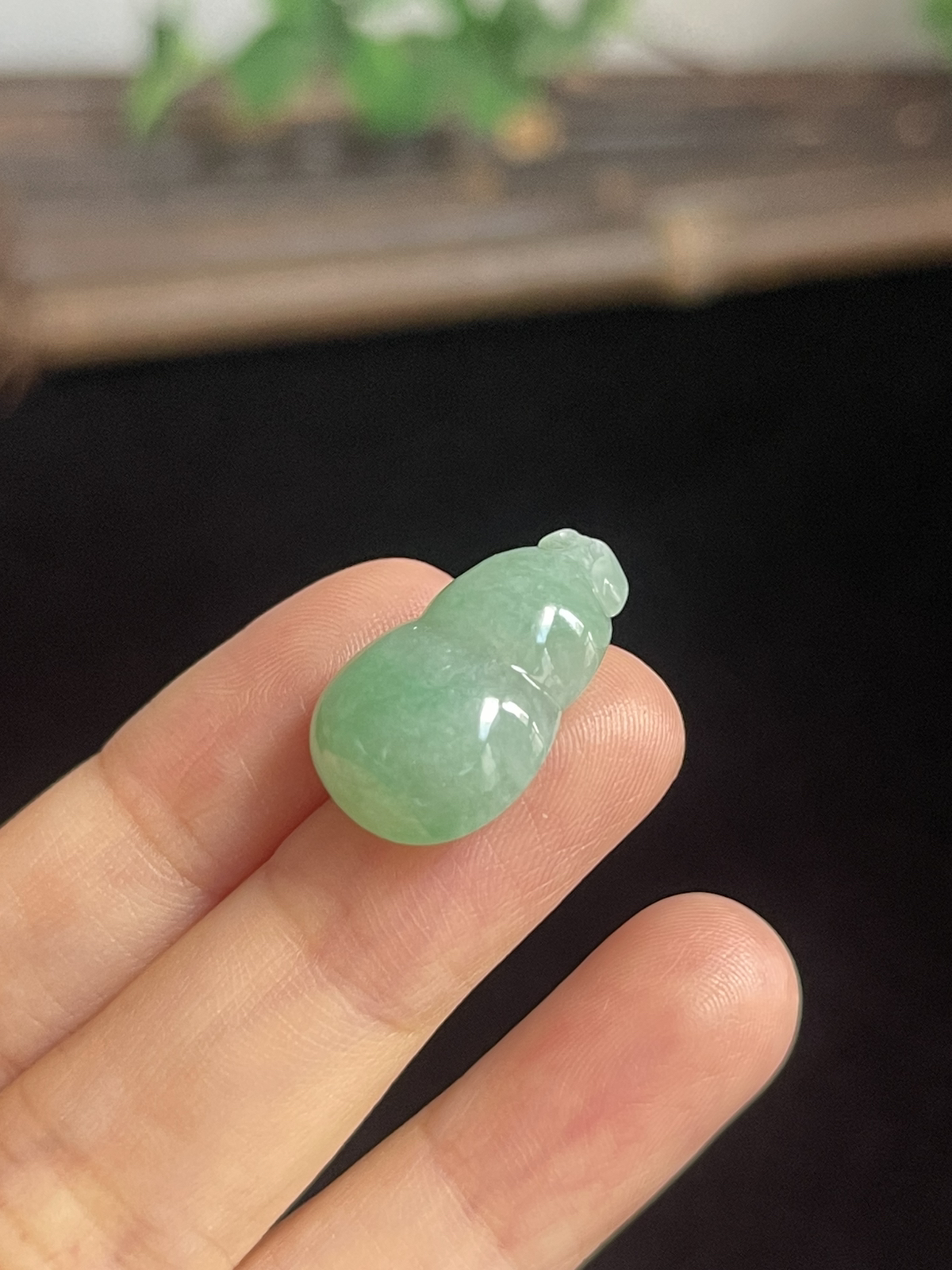 翡翠糯化种浅绿色葫芦挂件