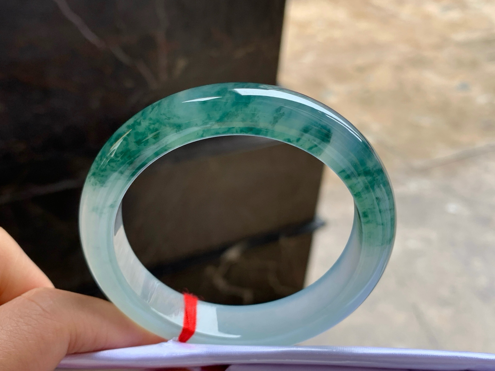 56.5-13-8.8
冰蓝花手镯^_^飘花浓郁