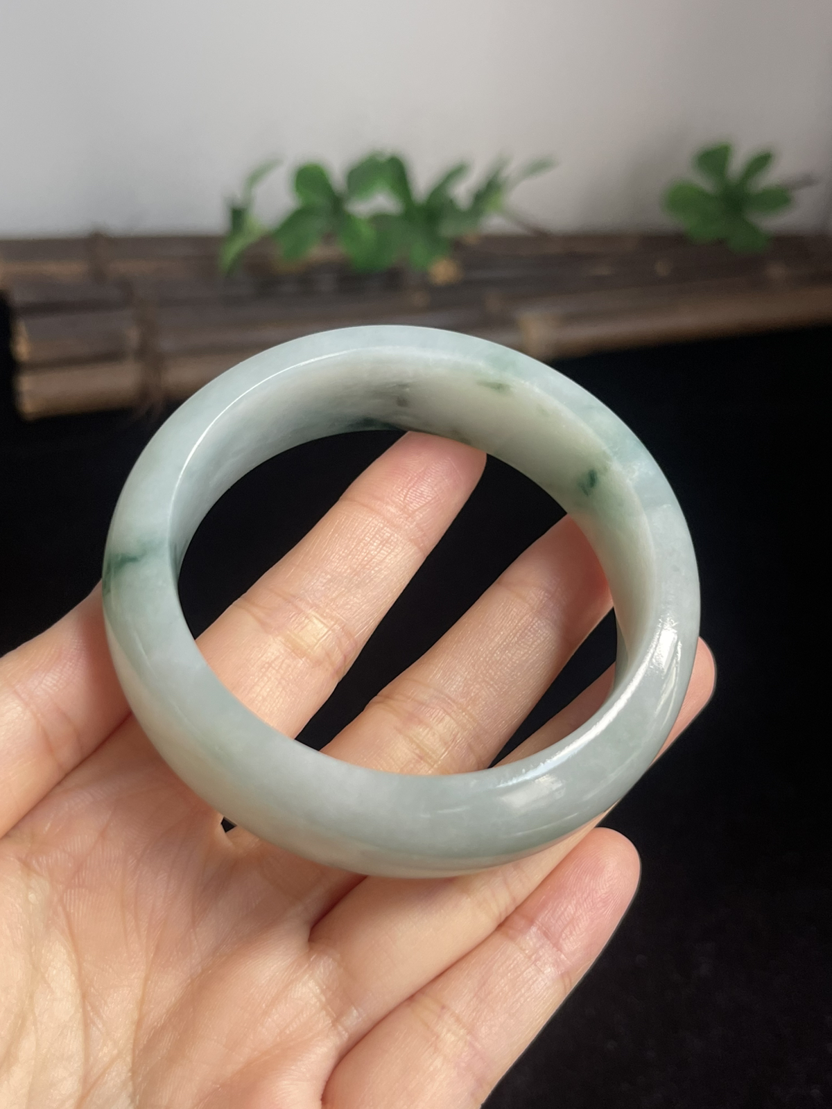 正圈54.8圈口，翡翠糯化种飘绿手镯