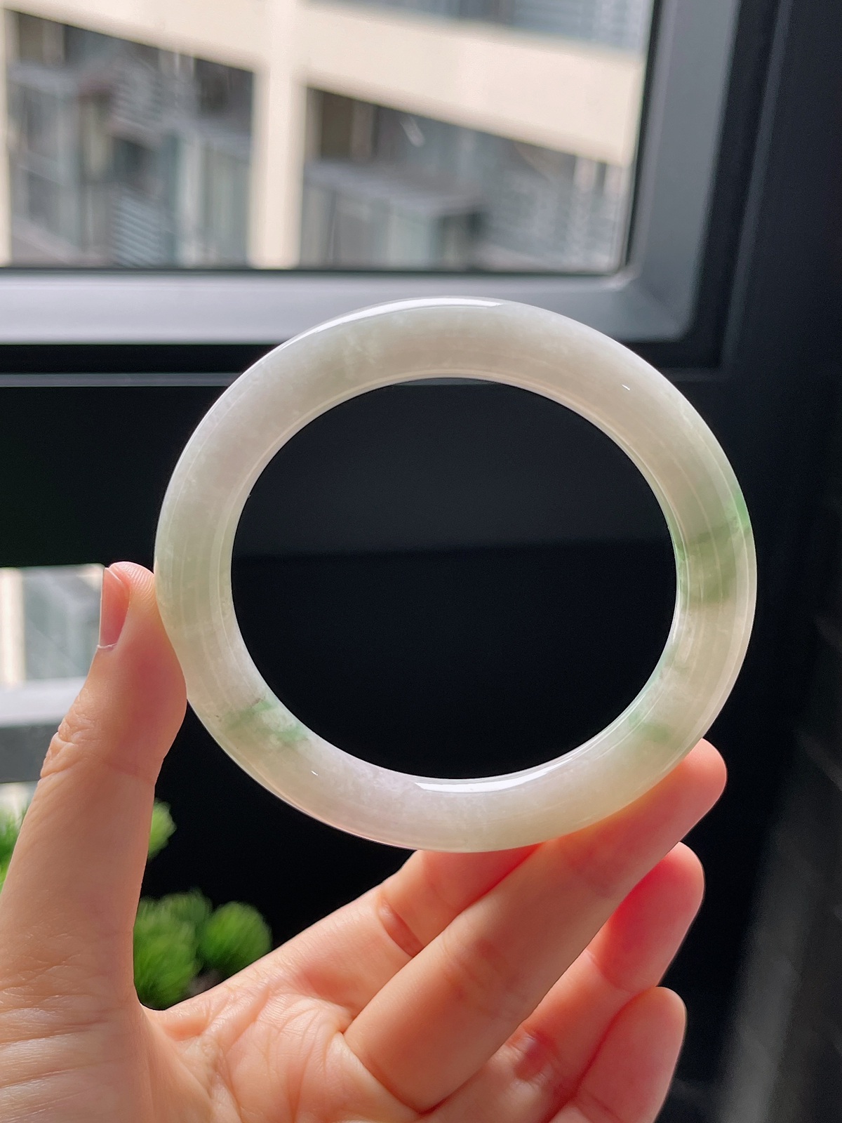 圈口58.7，细糯化种飘花翡翠圆条手镯