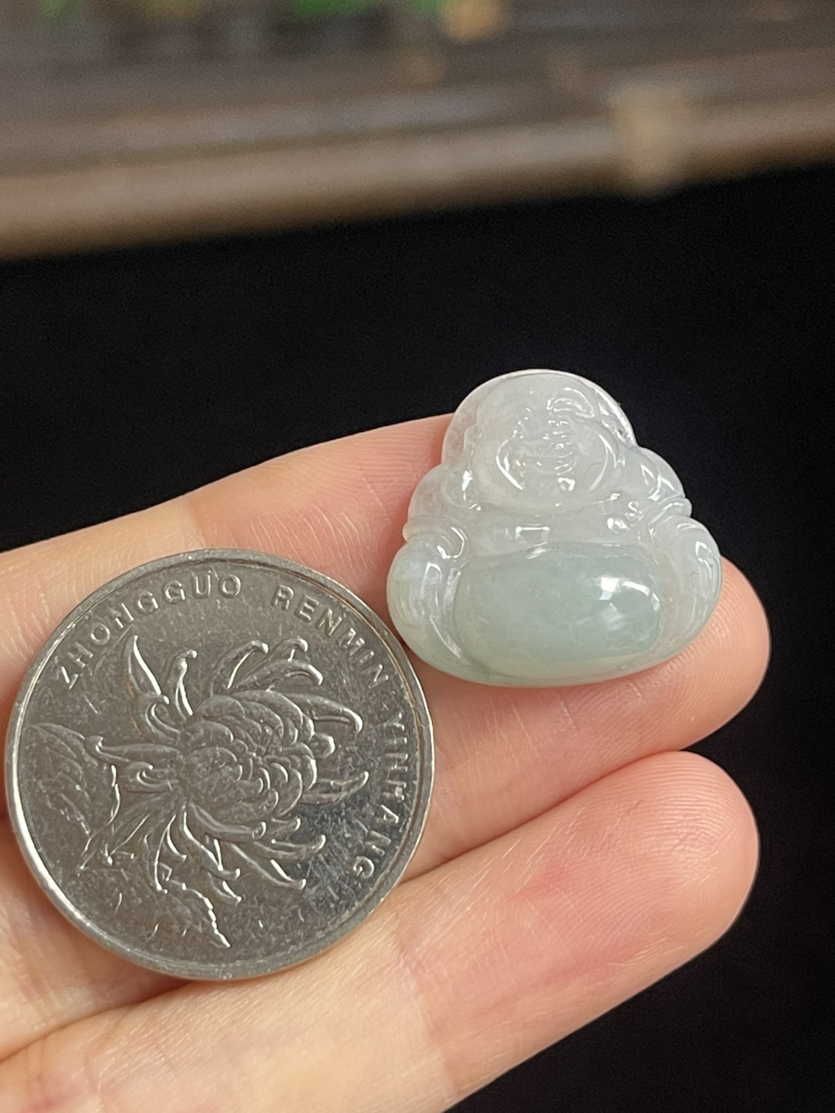 翡翠糯化种白色吊坠