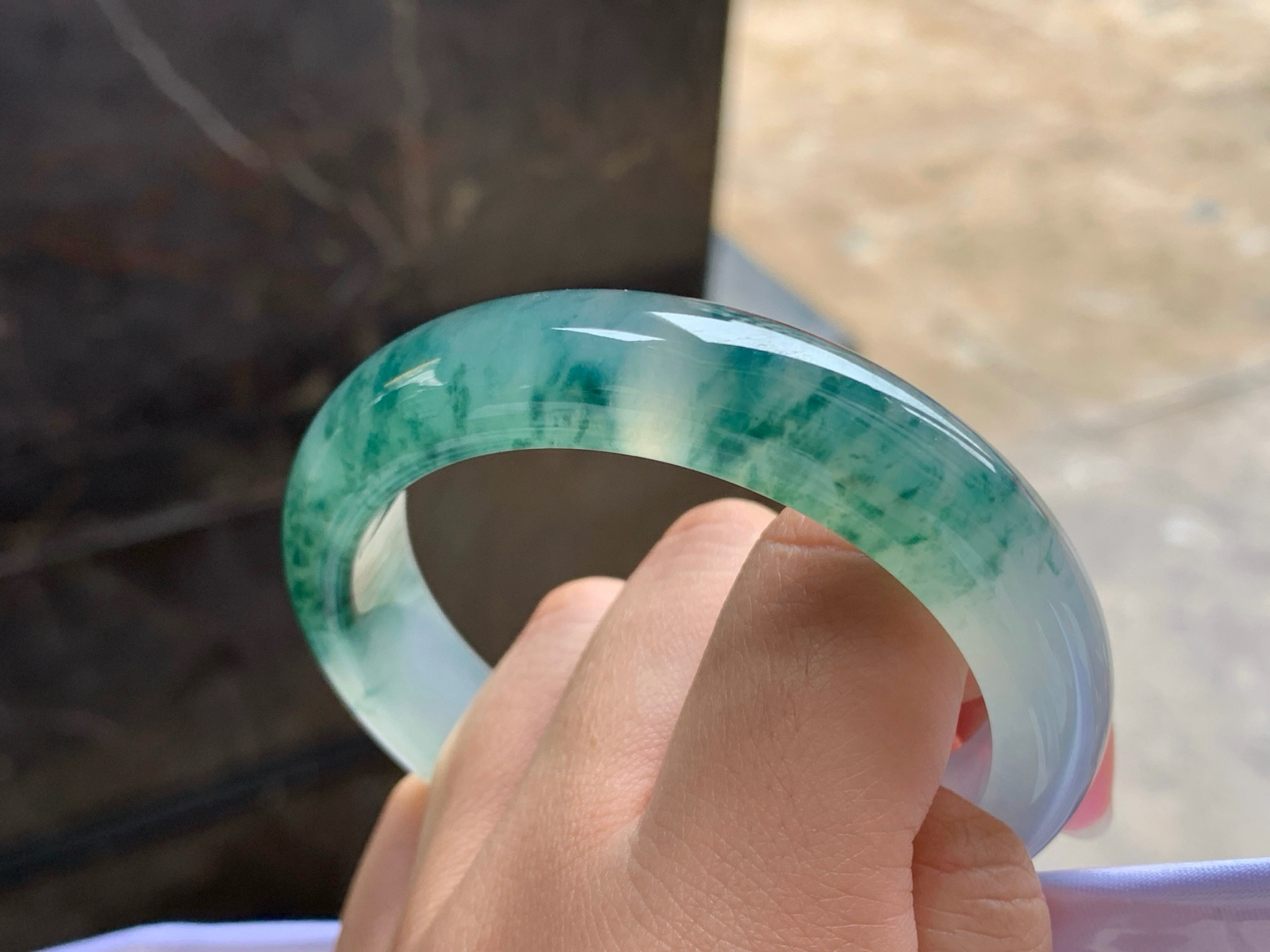56.5-13-8.8
冰蓝花手镯^_^飘花浓郁
