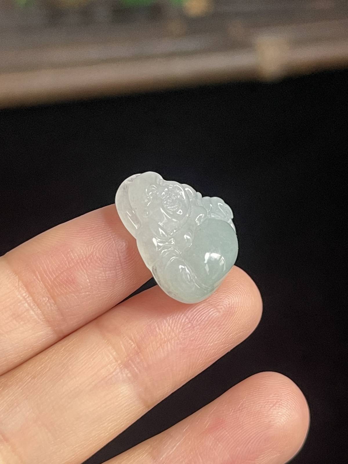 翡翠糯化种白色吊坠