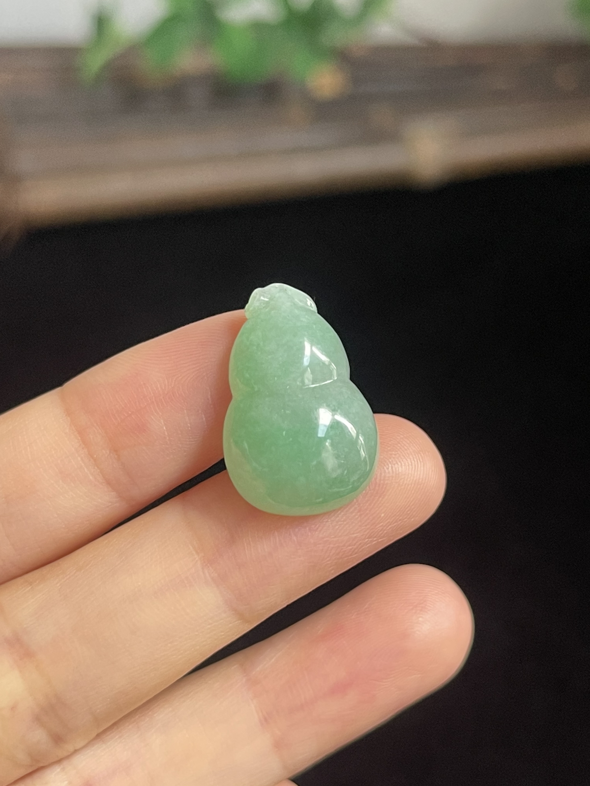 翡翠糯化种浅绿色葫芦挂件