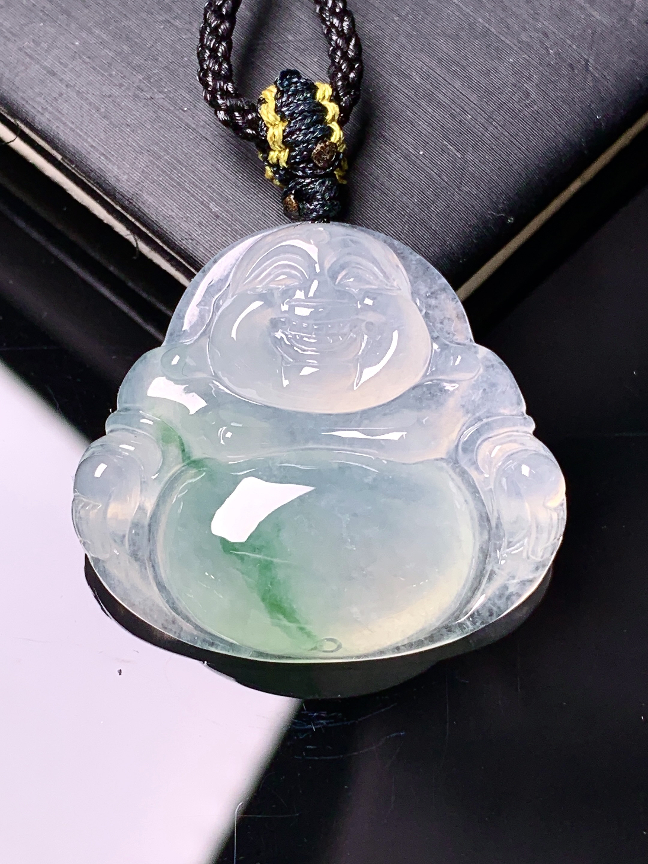 飘绿佛公吊坠 玉质细腻 色泽艳丽清新 整体尺寸26*28.7*6 c1
