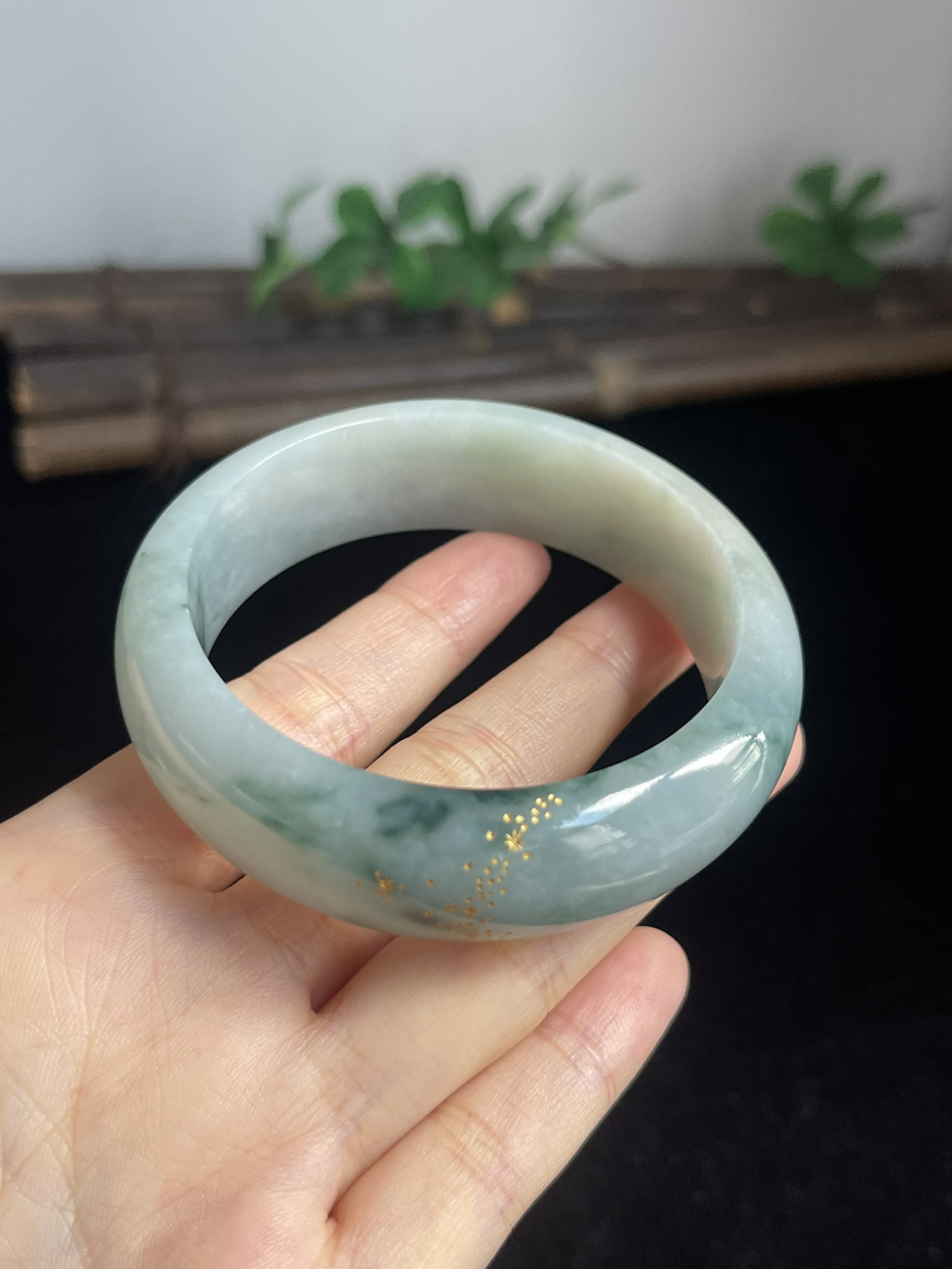 正圈54.8圈口，翡翠糯化种飘绿手镯