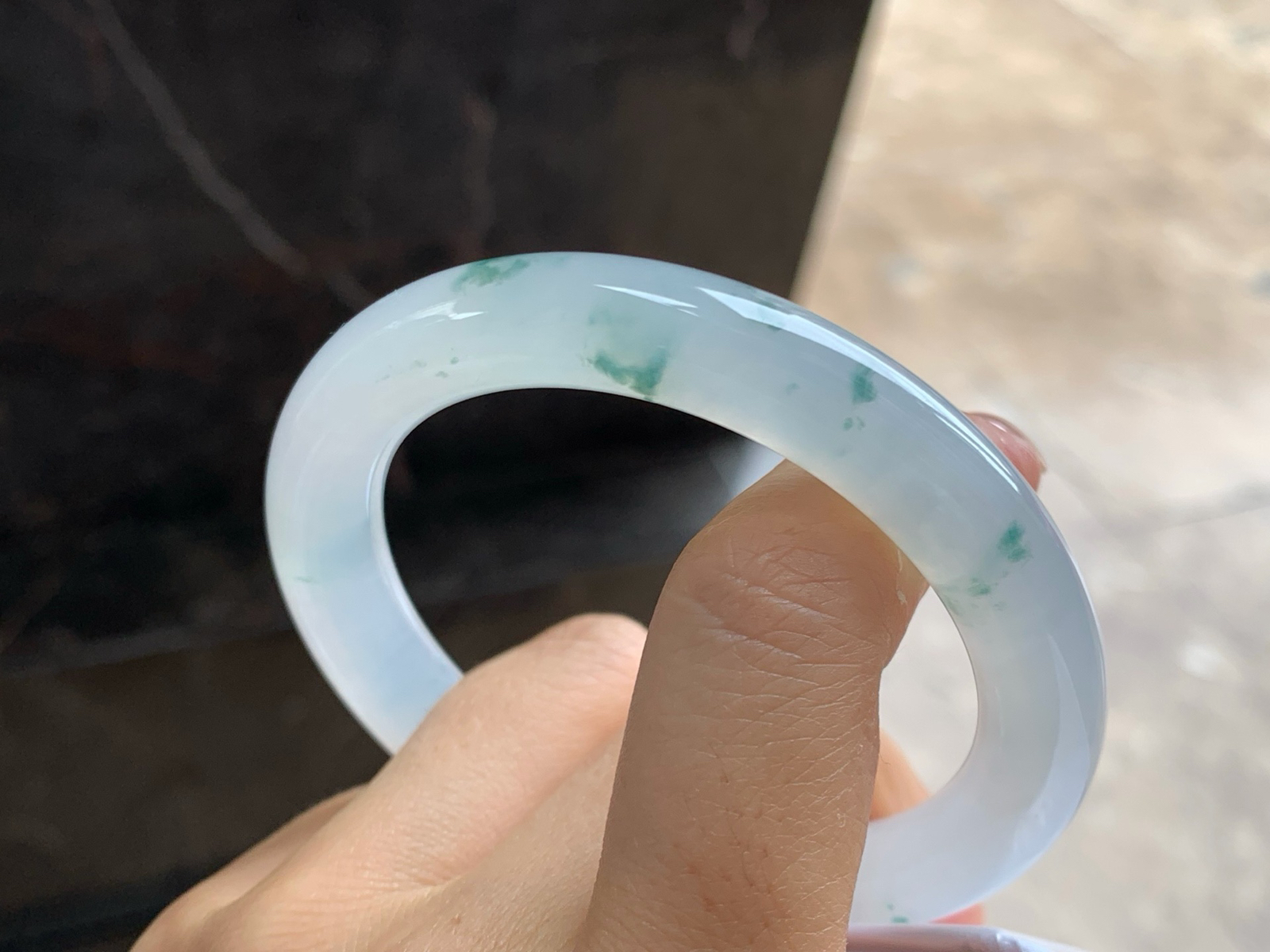 54-10
冰种飘花圆条手镯^_^种水好  飘花点缀