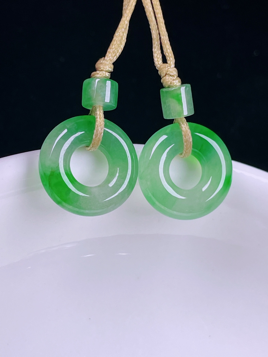 ️冰绿耳坠，老种起光 ，细底通透，尺寸：12.6/3.4mm0706