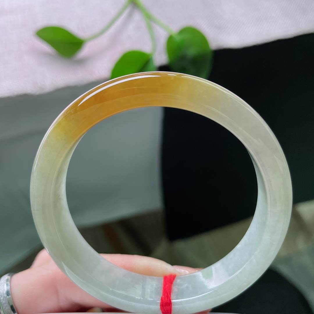 55/12.2/7.6黄翡正圈，水润细腻，东方霞色，伴你阅尽千帆，依旧温润如初，无裂，ss50652