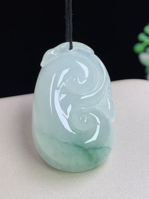 飘花如意，无裂，尺寸31.3*19*7.8mm，Q06apt