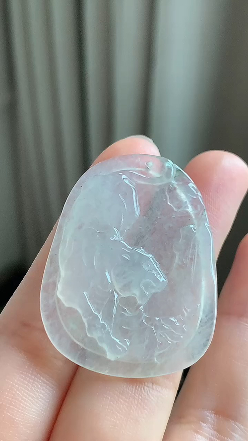 ️天然翡翠，冰种老虎牌尺寸39.8-30.2-4 ac74