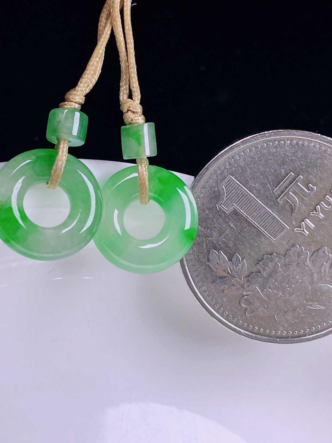 ️冰绿耳坠，老种起光 ，细底通透，尺寸：12.6/3.4mm0706