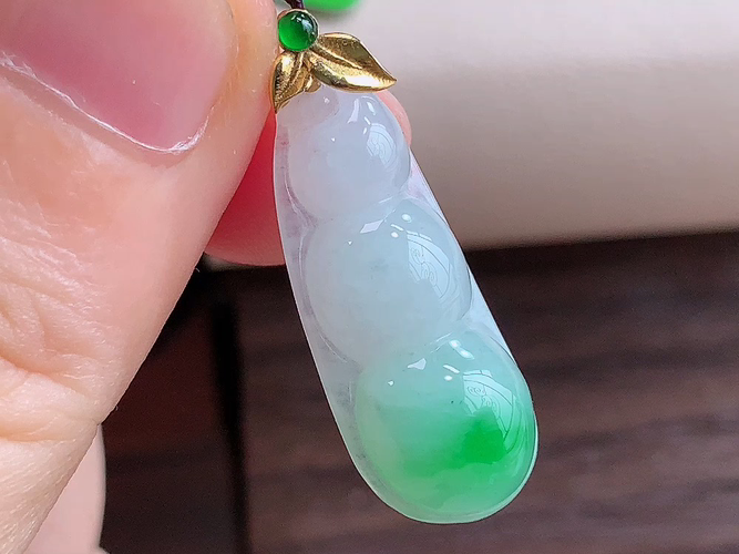 ️ 18K金伴钻福豆，无裂，尺寸29.2/26.4-10.8-5.4mm，包A附证书