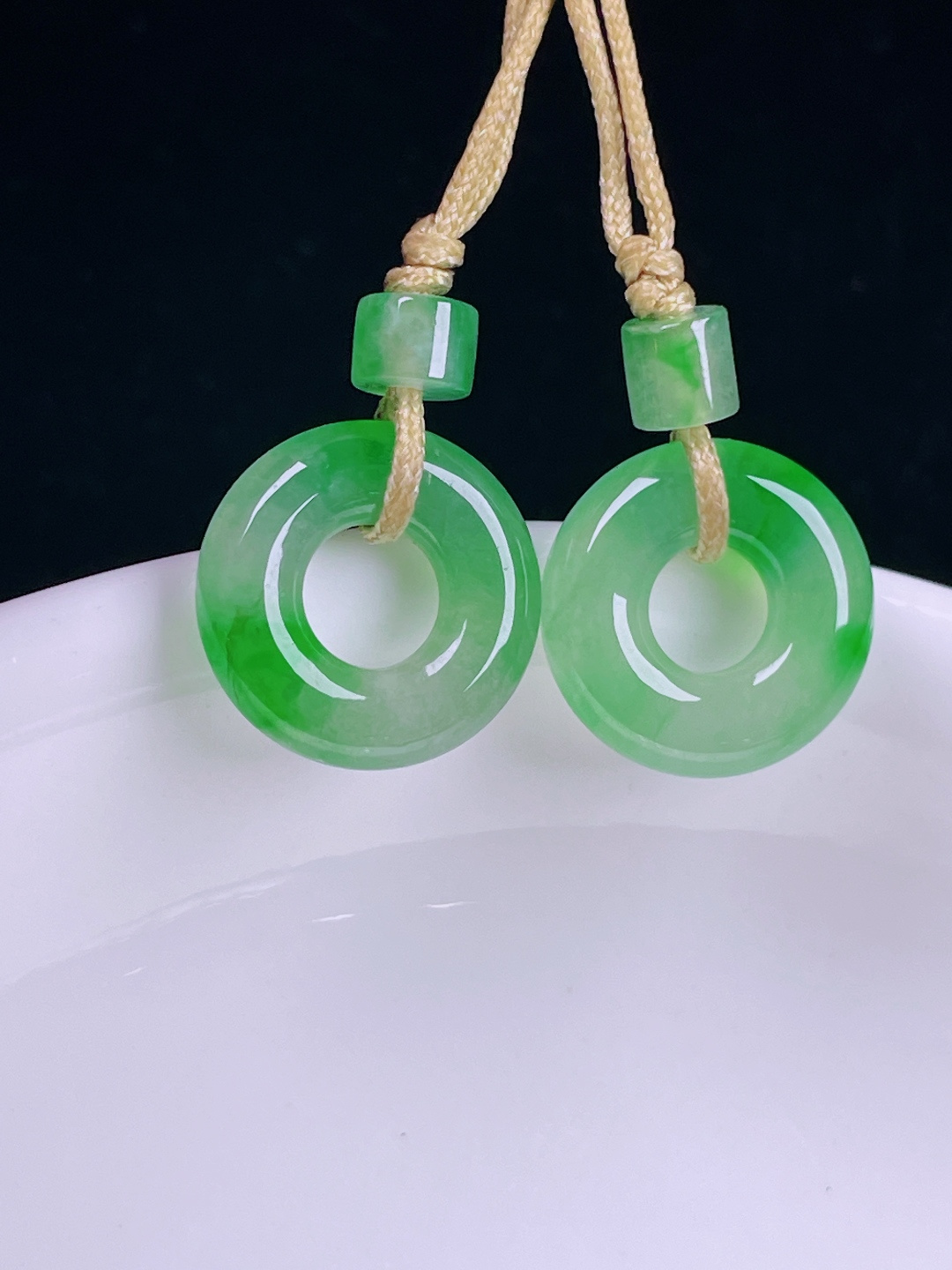 ️冰绿耳坠，老种起光 ，细底通透，尺寸：12.6/3.4mm0706