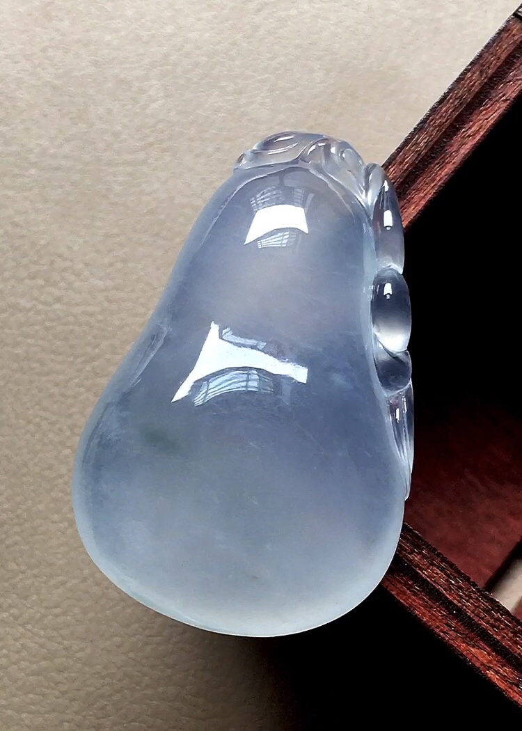️ 冰种飘花福瓜 飘花十分漂亮，底子水润起胶，无裂尺寸35.5*22*7.5