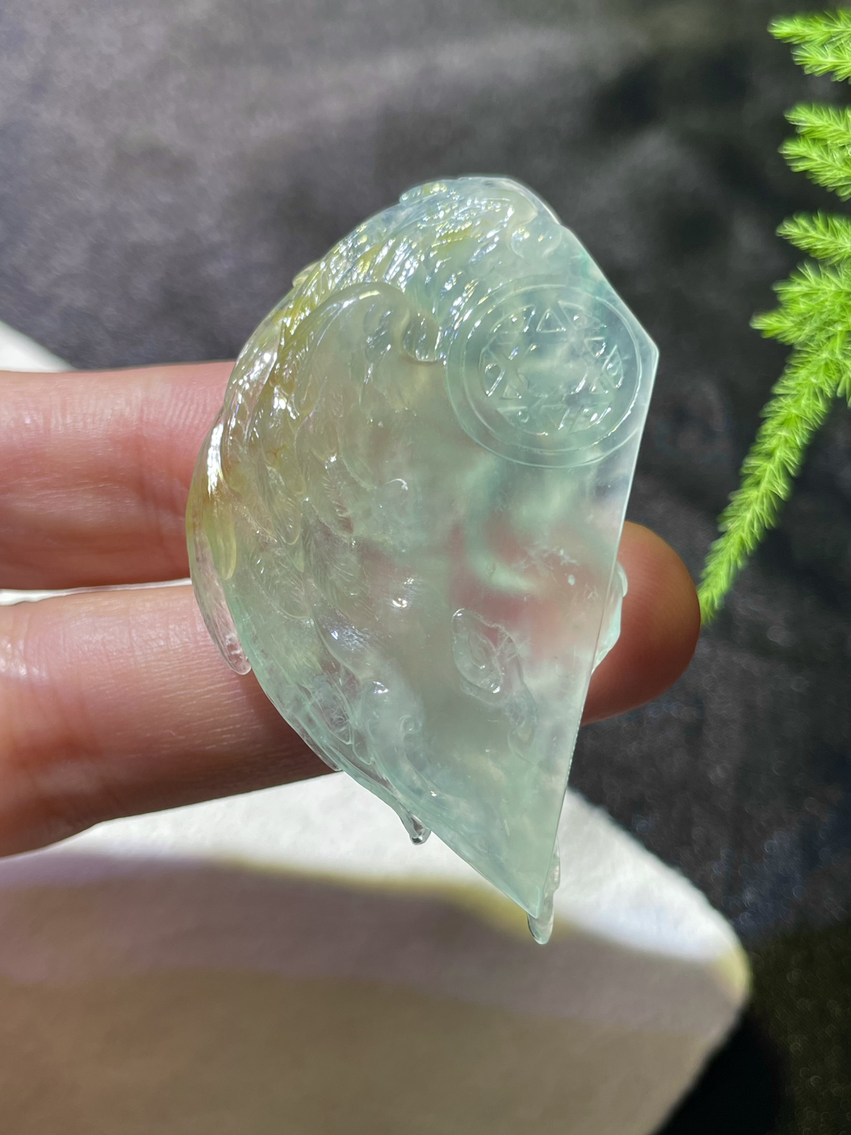 【冰种飘花六翼天使】细腻冰透，冰胶感强烈，光泽闪耀，细节雕琢细节之美，集工艺之大成，珍藏品质。